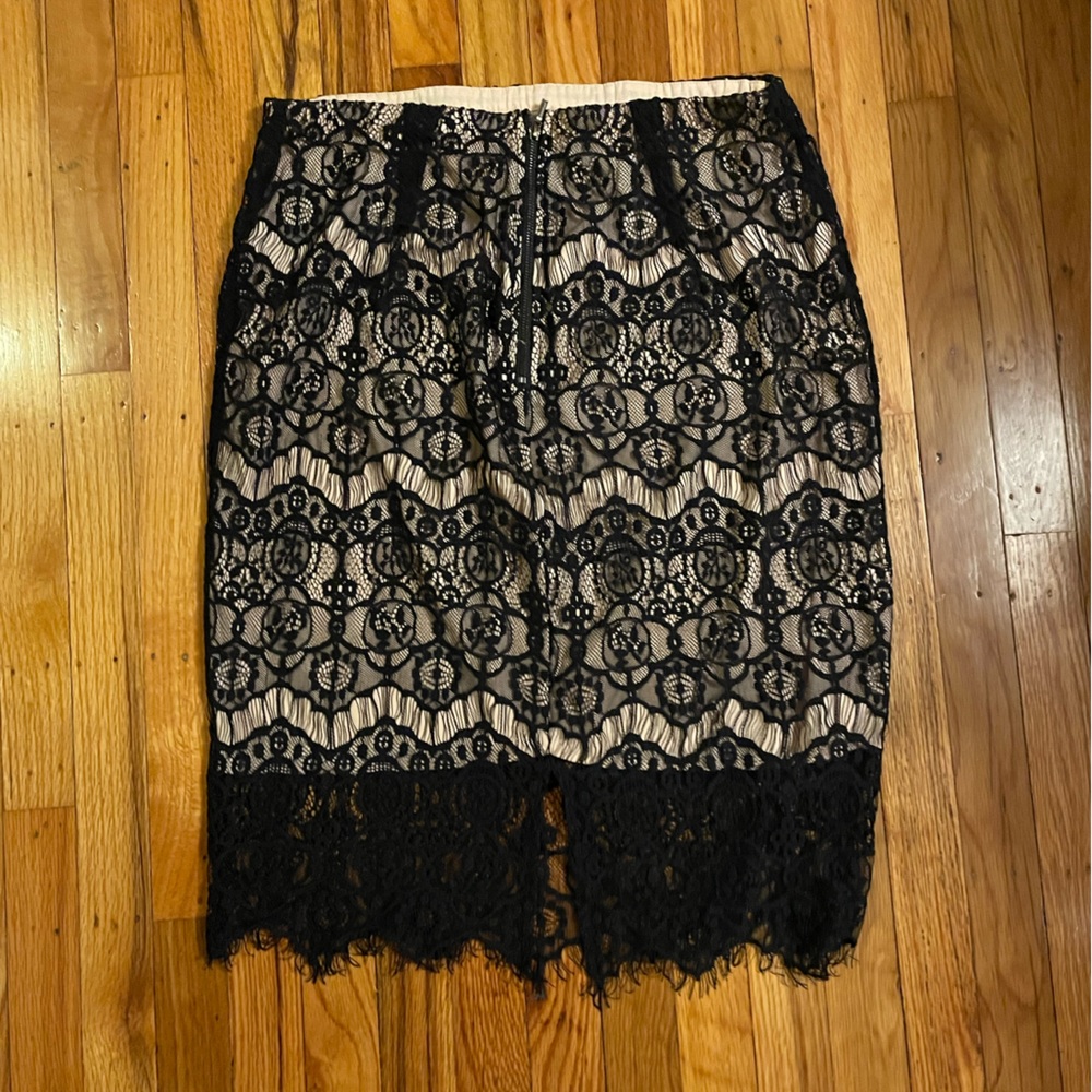 Bebe lace skirt